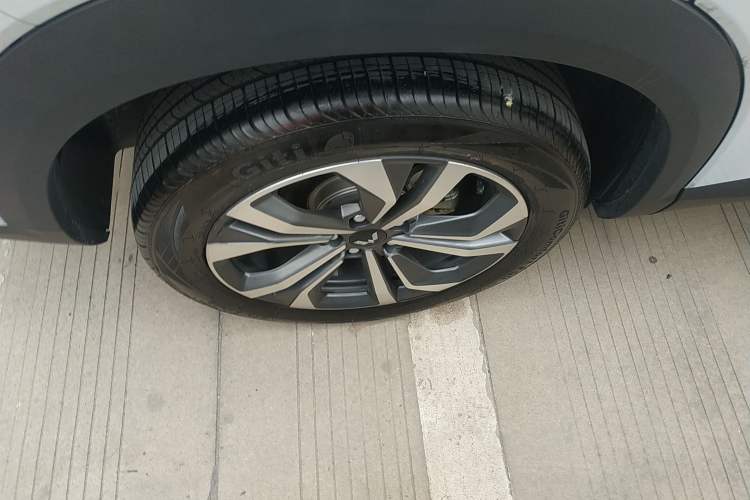 Used Wuling Asta 2022 2.0L DHT Electric-Speed Version Right Rear Wheel Hub