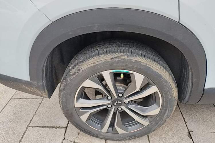 Used Wuling Asta 2022 2.0L DHT Electric-Speed Version Right Rear Wheel Hub