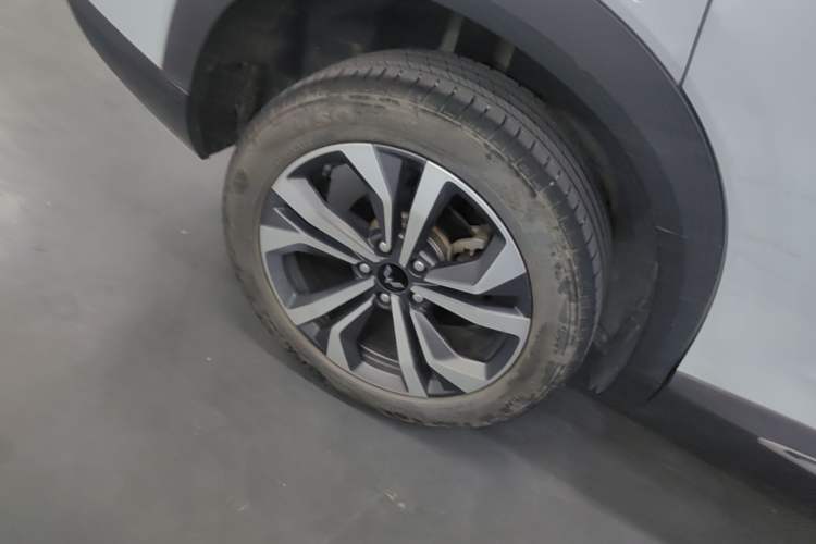 Used Wuling Asta 2022 2.0L DHT Electric-Speed Version Right Rear Wheel Hub