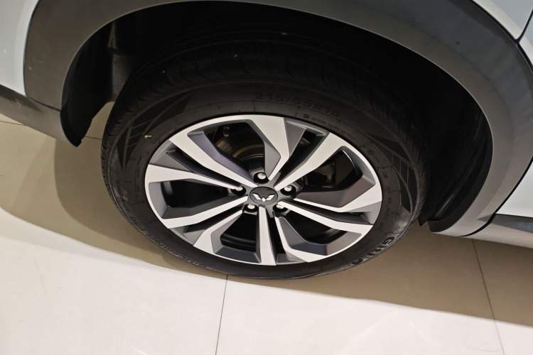 Used Wuling Asta 2022 2.0L DHT Electric-Speed Version Right Rear Wheel Hub
