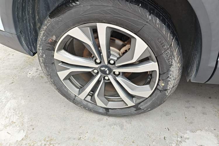 Used Wuling Asta 2022 2.0L DHT Electric-Speed Version Right Rear Wheel Hub