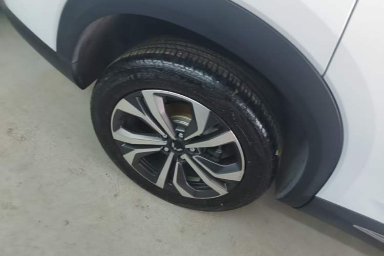 Used Wuling Asta 2022 2.0L DHT Electric-Speed Version Right Rear Wheel Hub