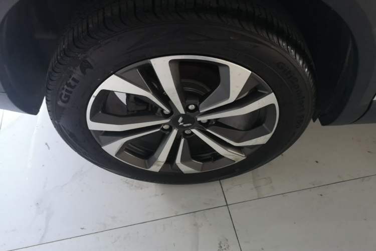 Used Wuling Asta 2022 2.0L DHT Electric Power Version Right Rear Wheel Hub