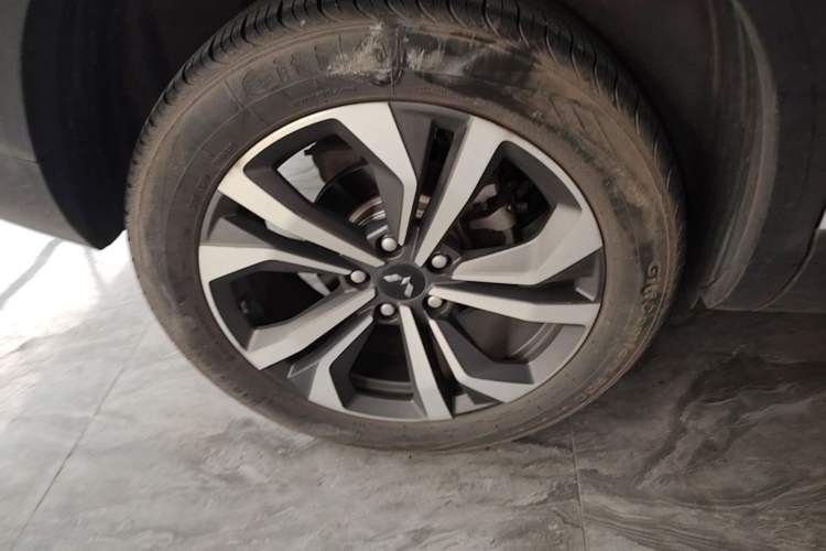 Used Wuling Asta 2022 2.0L DHT Electric-Speed Version Right Rear Wheel Hub