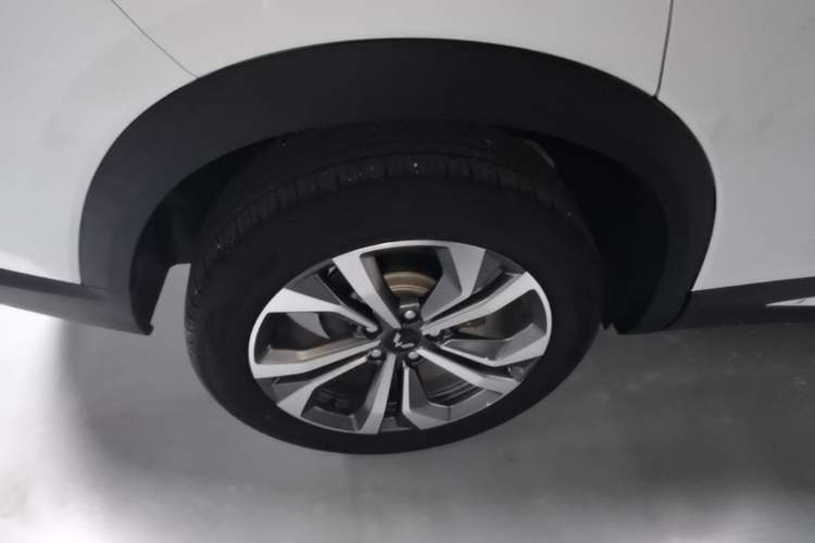Used Wuling Asta 2022 2.0L DHT Electric-Speed Version Right Rear Wheel Hub