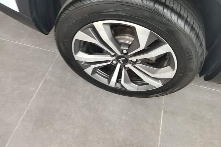 Used Wuling Asta 2022 2.0L DHT Electric-Speed Version Right Rear Wheel Hub