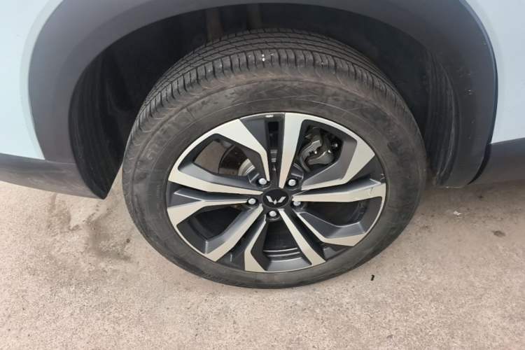 Used Wuling Asta 2022 2.0L DHT Electric-Speed Version Right Rear Wheel Hub