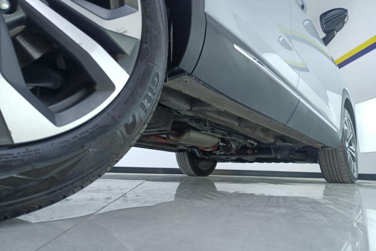 Used Wuling Asta 2022 2.0L DHT Electric-Speed Version Right Side Sill
