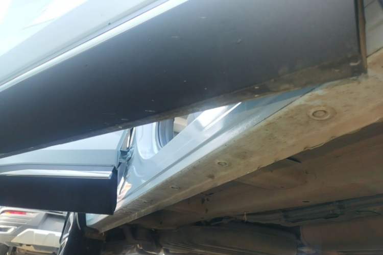Used Wuling Asta 2022 2.0L DHT Electric-Speed Version Right Side Sill