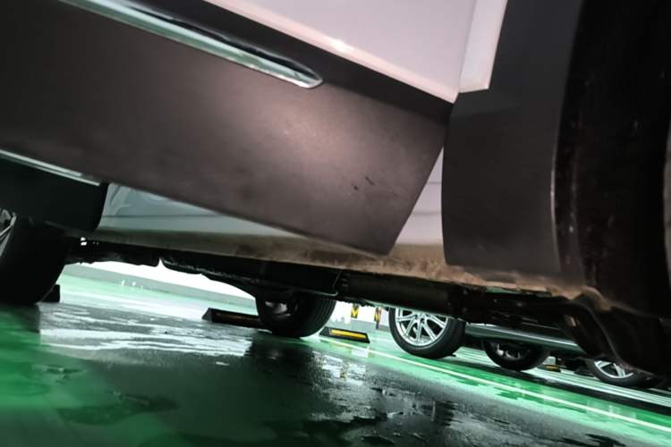 Used Wuling Asta 2022 2.0L DHT Electric-Speed Version Right Side Sill
