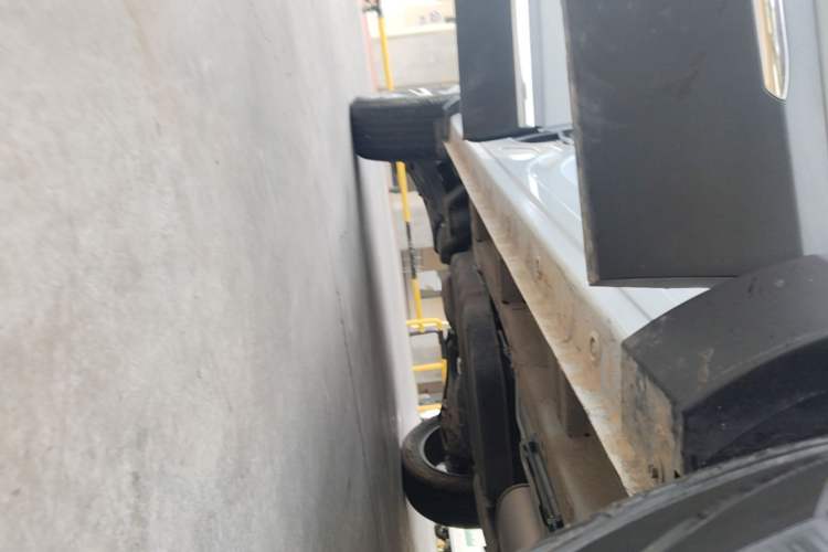 Used Wuling Asta 2022 2.0L DHT Electric-Speed Version Right Side Sill