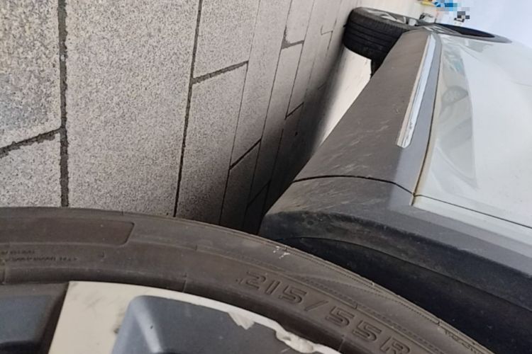 Used Wuling Asta 2022 2.0L DHT Electric-Speed Version Right Side Sill