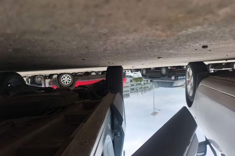 Used Wuling Asta 2022 2.0L DHT Electric-Speed Version Right Side Sill