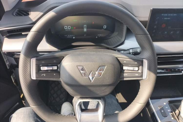 Used Wuling Asta 2022 2.0L DHT Electric-Speed Version Steering Wheel