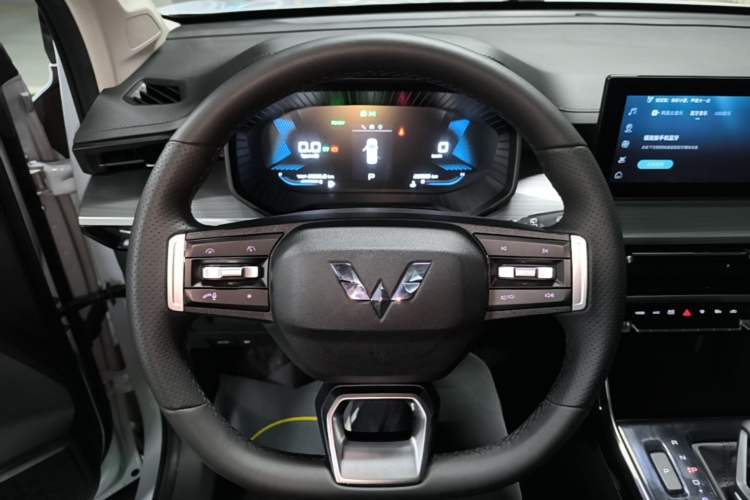 Used Wuling Asta 2022 2.0L DHT Electric-Speed Version Steering Wheel