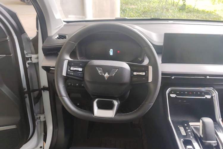Used Wuling Asta 2022 2.0L DHT Electric-Speed Version Steering Wheel