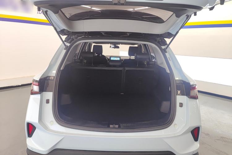 Used Wuling Asta 2022 2.0L DHT Electric-Speed Version Trunk