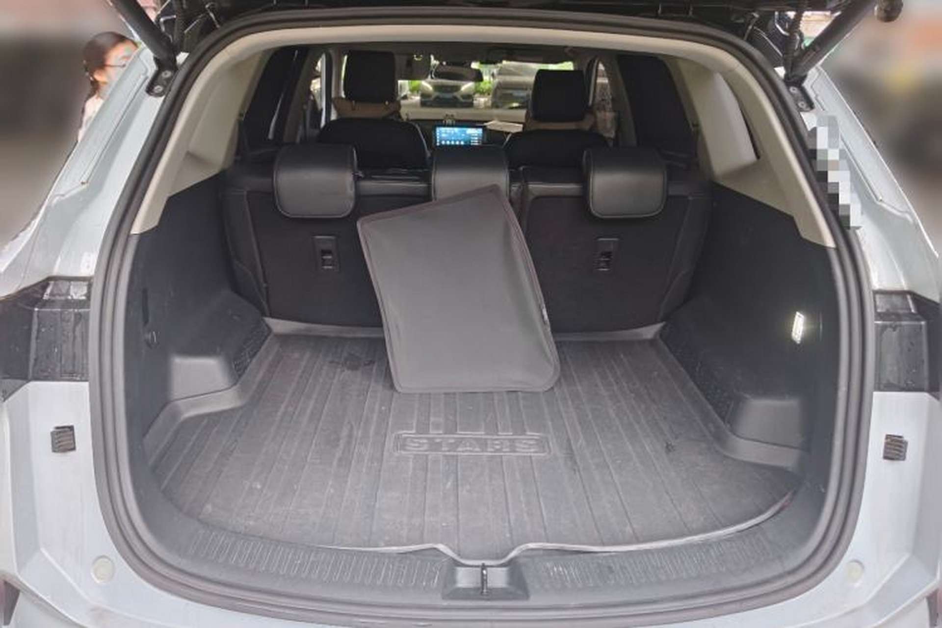 Used Wuling Asta 2022 2.0L DHT Electric-Speed Version Trunk