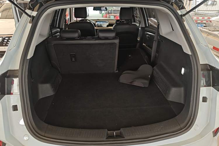 Used Wuling Asta 2022 2.0L DHT Electric-Speed Version Trunk