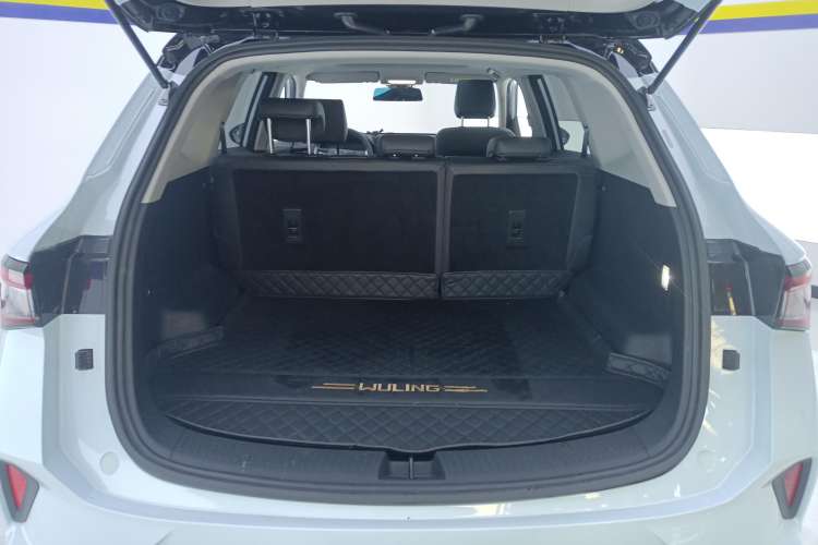 Used Wuling Asta 2022 2.0L DHT Electric-Speed Version Trunk