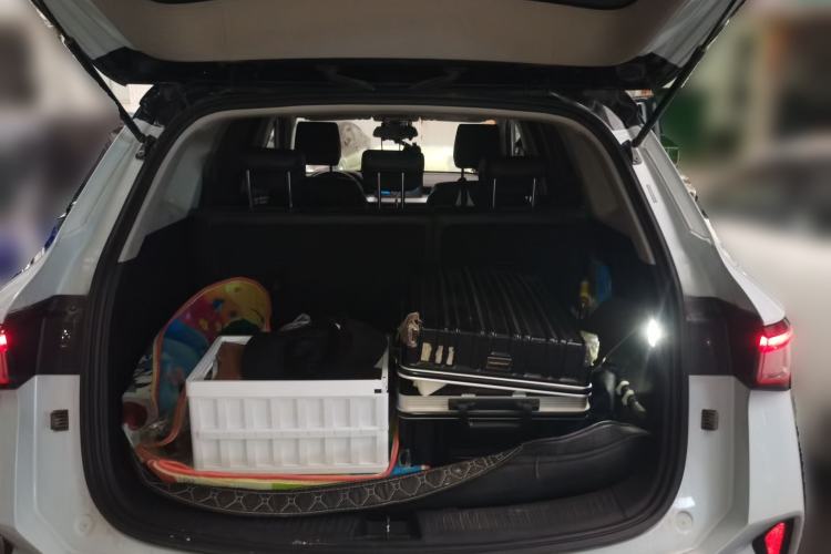 Used Wuling Asta 2022 2.0L DHT Electric-Speed Version Trunk