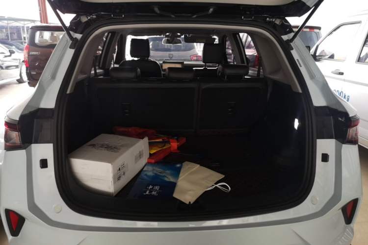 Used Wuling Asta 2022 2.0L DHT Electric-Speed Version Trunk