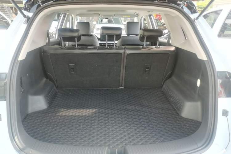 Used Wuling Asta 2022 2.0L DHT Electric-Speed Version Trunk