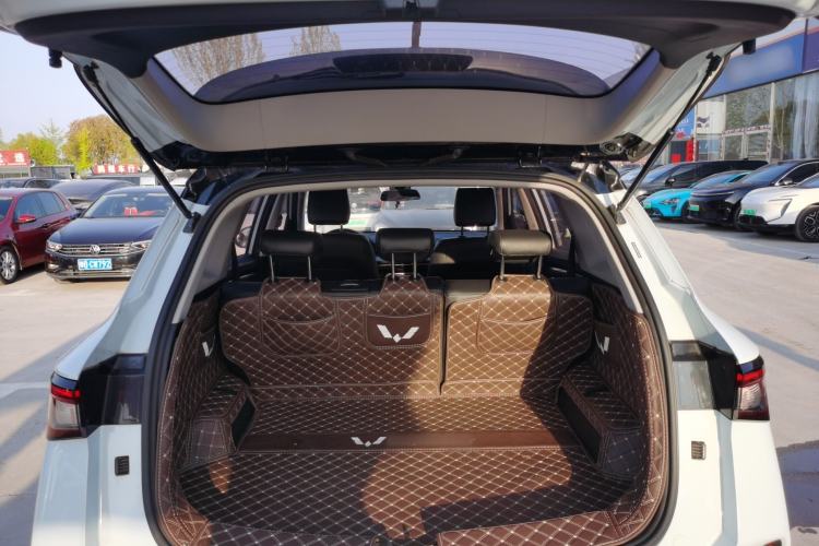 Used Wuling Asta 2022 2.0L DHT Electric-Speed Version Trunk