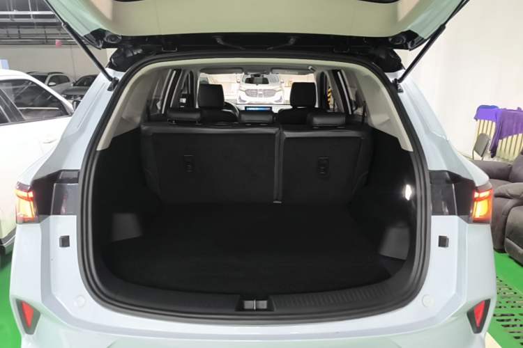 Used Wuling Asta 2022 2.0L DHT Electric-Speed Version Trunk