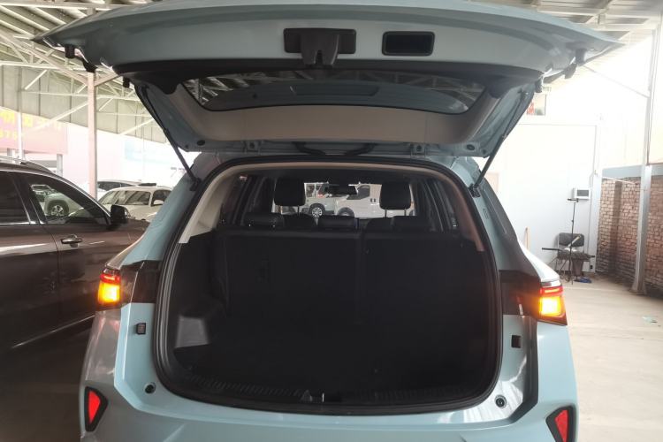 Used Wuling Asta 2022 2.0L DHT Electric Power Version Trunk