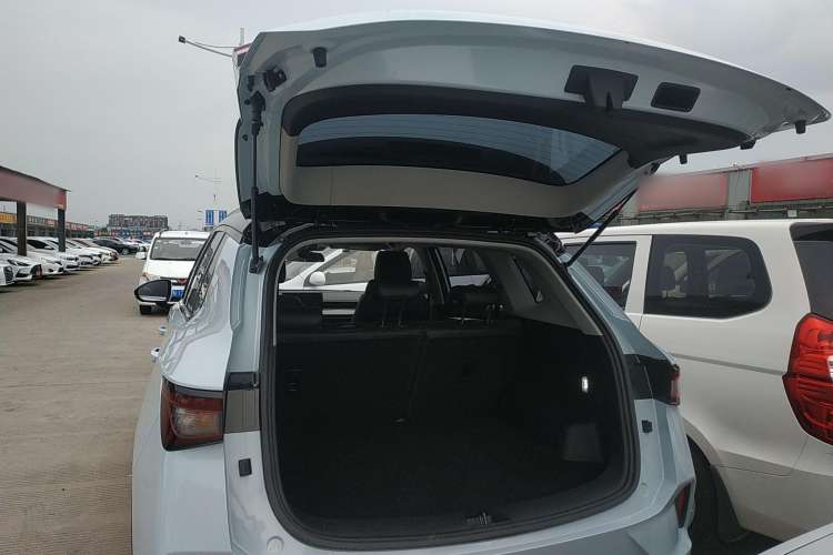 Used Wuling Asta 2022 2.0L DHT Electric-Speed Version Trunk