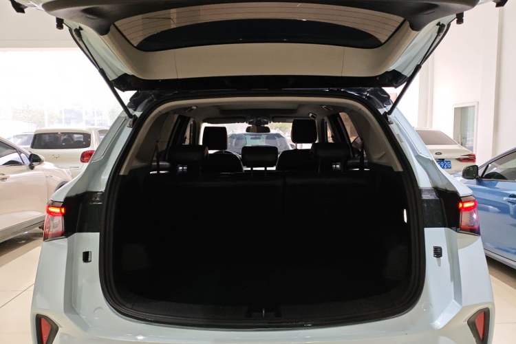 Used Wuling Asta 2022 2.0L DHT Electric-Speed Version Trunk