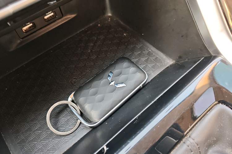 Used Wuling Asta 2022 2.0L DHT Electric-Speed Version Vehicle Key