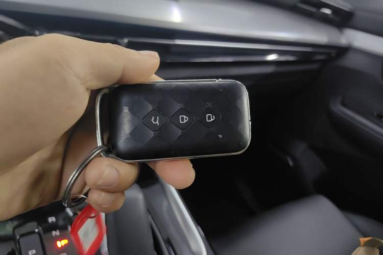 Used Wuling Asta 2022 2.0L DHT Electric-Speed Version Vehicle Key