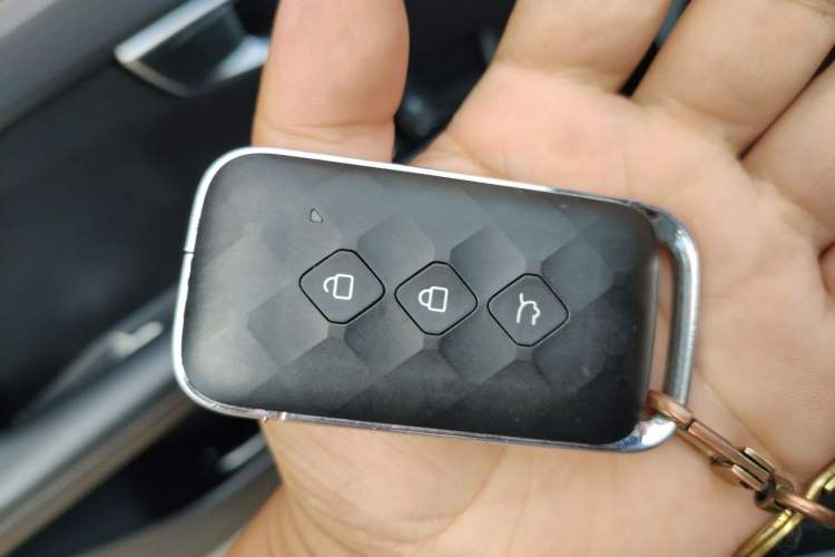 Used Wuling Asta 2022 2.0L DHT Electric-Speed Version Vehicle Key