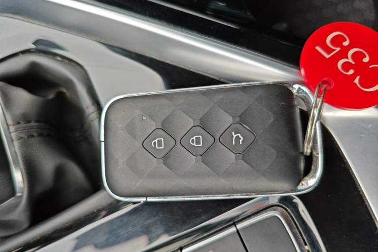 Used Wuling Asta 2022 2.0L DHT Electric-Speed Version Vehicle Key