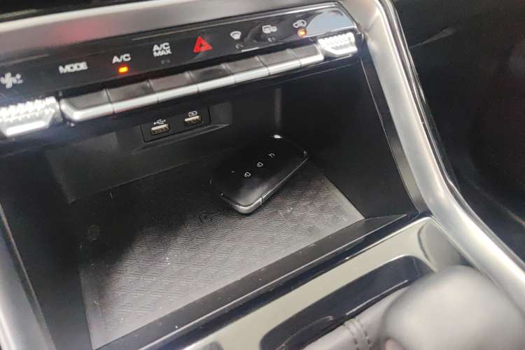 Used Wuling Asta 2022 2.0L DHT Electric-Speed Version Vehicle Key