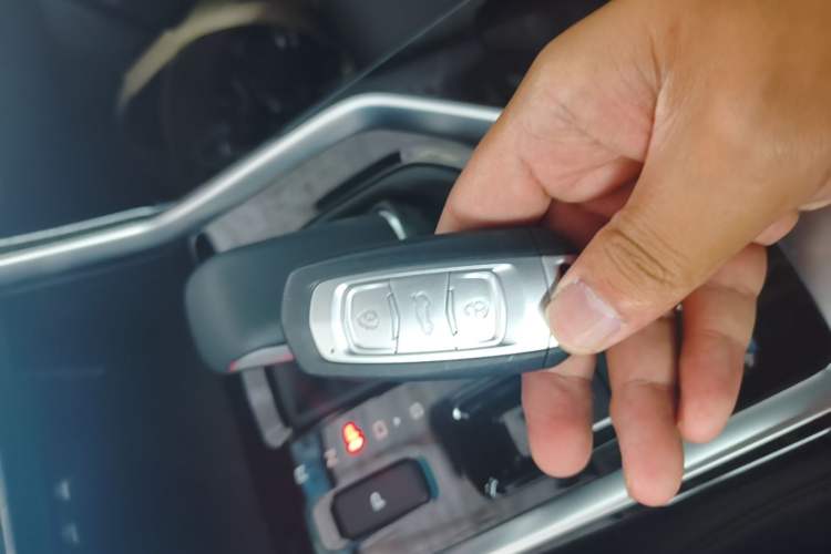 Used Wuling Asta 2022 2.0L DHT Electric-Speed Version Vehicle Key