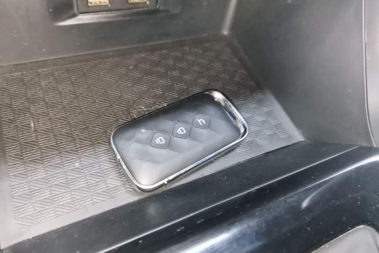 Used Wuling Asta 2022 2.0L DHT Electric-Speed Version Vehicle Key