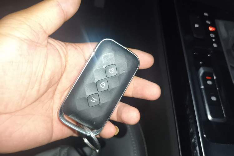 Used Wuling Asta 2022 2.0L DHT Electric-Speed Version Vehicle Key