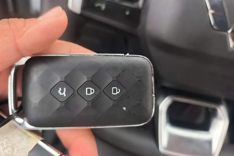 Used Wuling Asta 2022 2.0L DHT Electric-Speed Version Vehicle Key