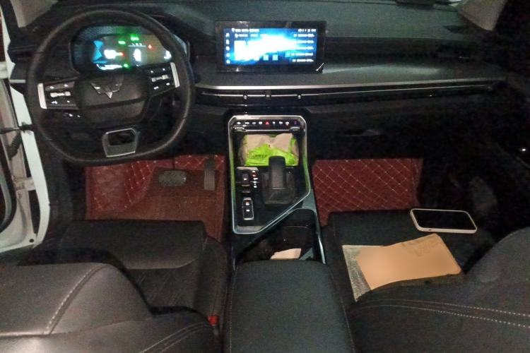Used Wuling Asta 2022 2.0L DHT Electric-Speed Version Center Console