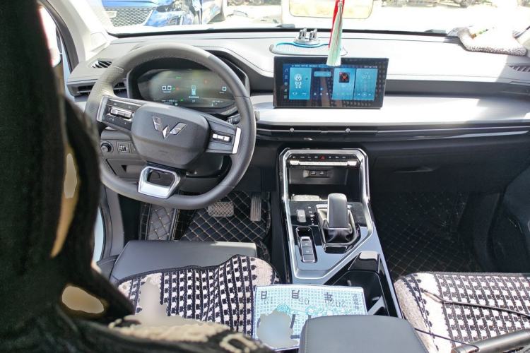 Used Wuling Asta 2022 2.0L DHT Electric-Speed Version Center Console