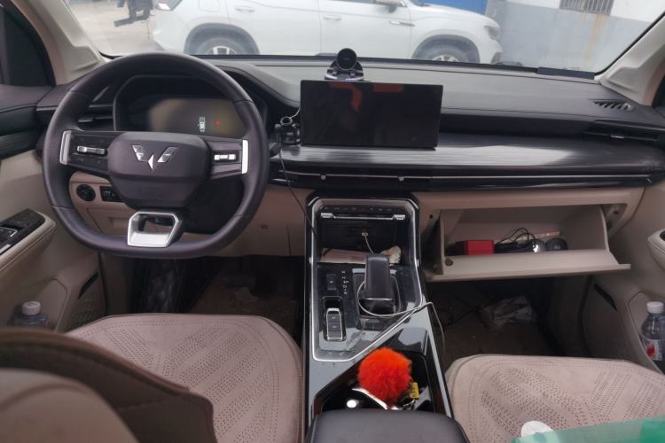 Used Wuling Asta 2022 2.0L DHT Electric-Speed Version Center Console