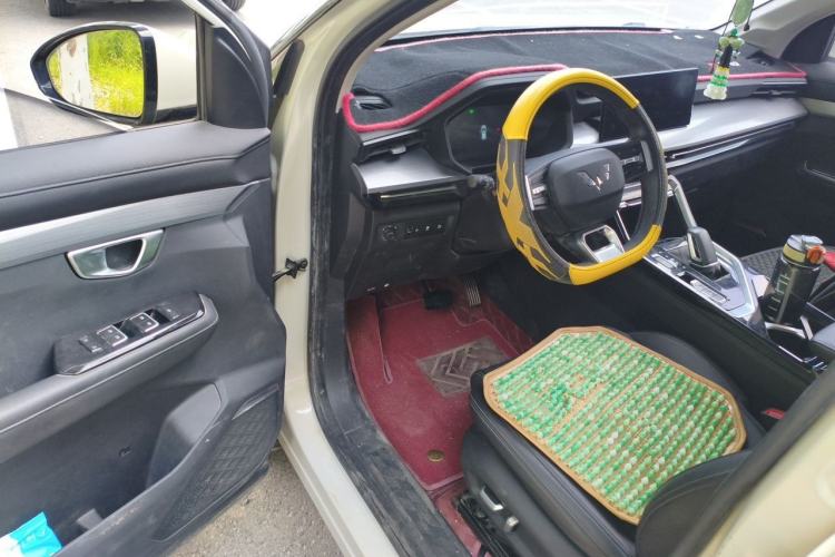 Used Wuling Asta 2022 2.0L DHT Electric-Speed Version Driver Seat