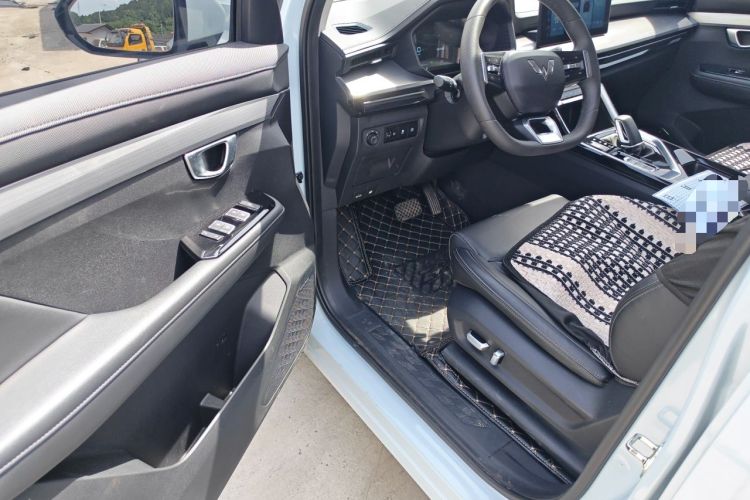 Used Wuling Asta 2022 2.0L DHT Electric-Speed Version Driver Seat