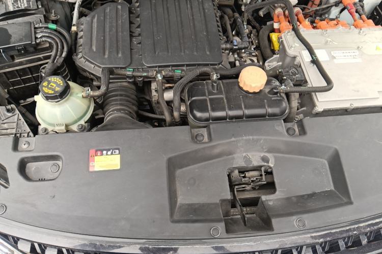 Used Wuling Asta 2022 2.0L DHT Electric-Speed Version Engine Bay