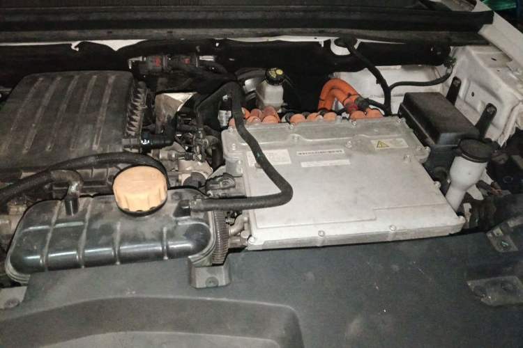 Used Wuling Asta 2022 2.0L DHT Electric-Speed Version Engine Bay Left