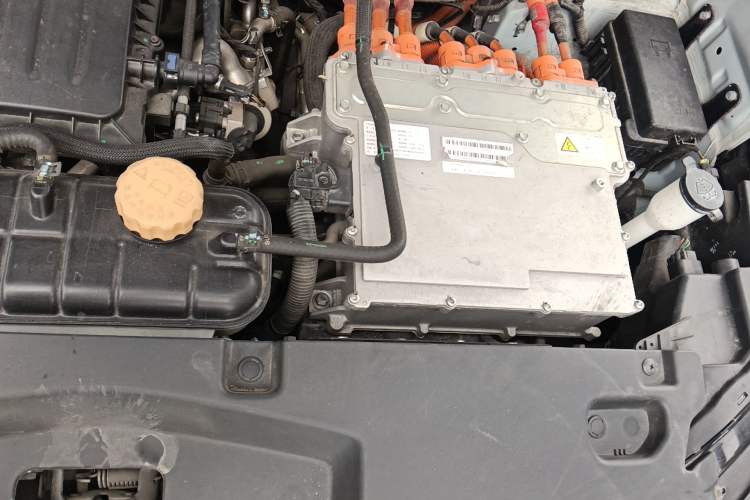 Used Wuling Asta 2022 2.0L DHT Electric-Speed Version Engine Bay Left