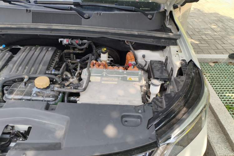 Used Wuling Asta 2022 2.0L DHT Electric-Speed Version Engine Bay Left